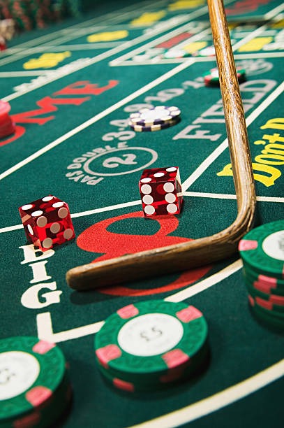 istana17 platform interface showing sportsbook, live casino, and slot games on mobile