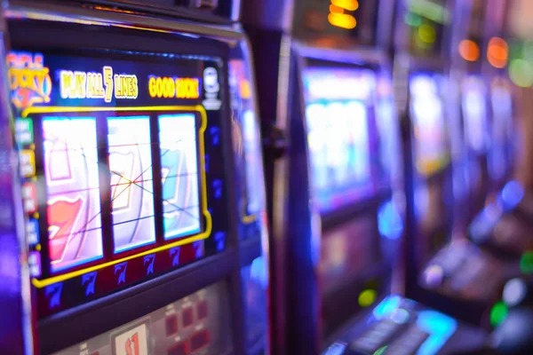 Playtech live-dealer blackjack table with multi-camera feed on istana17